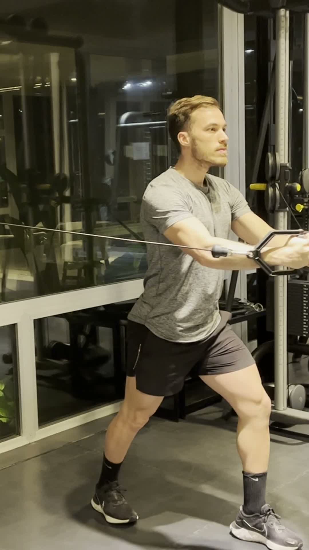 Cable Crossover (Mid) exercise demonstration video