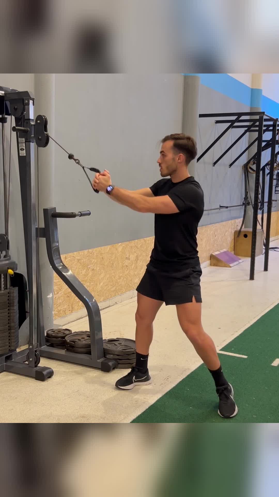 Cable Woodchop (High to Low) exercise demonstration video